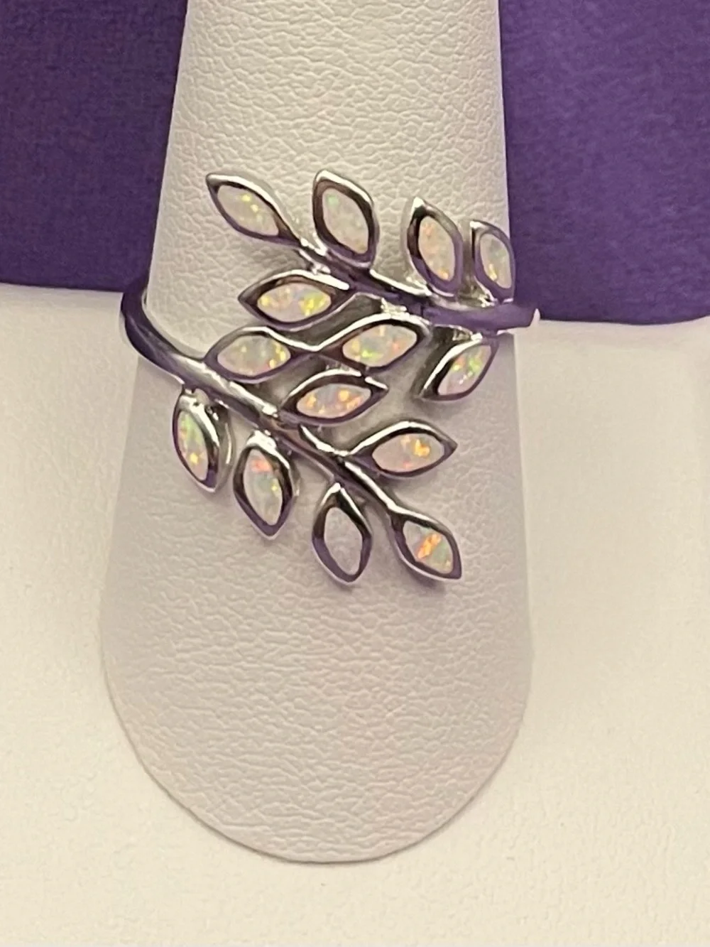 NWOT . 925 sterling silver synthetic white opal leaf ring size 9. Weight 3.80 g